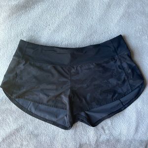 lululemon athletica Speed Up Low-Rise Lined Short 2.5" Size 8 Black Camo